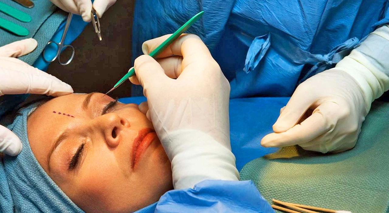 Anuncian proyectos y capacitaciones online sobre cirugía plástica