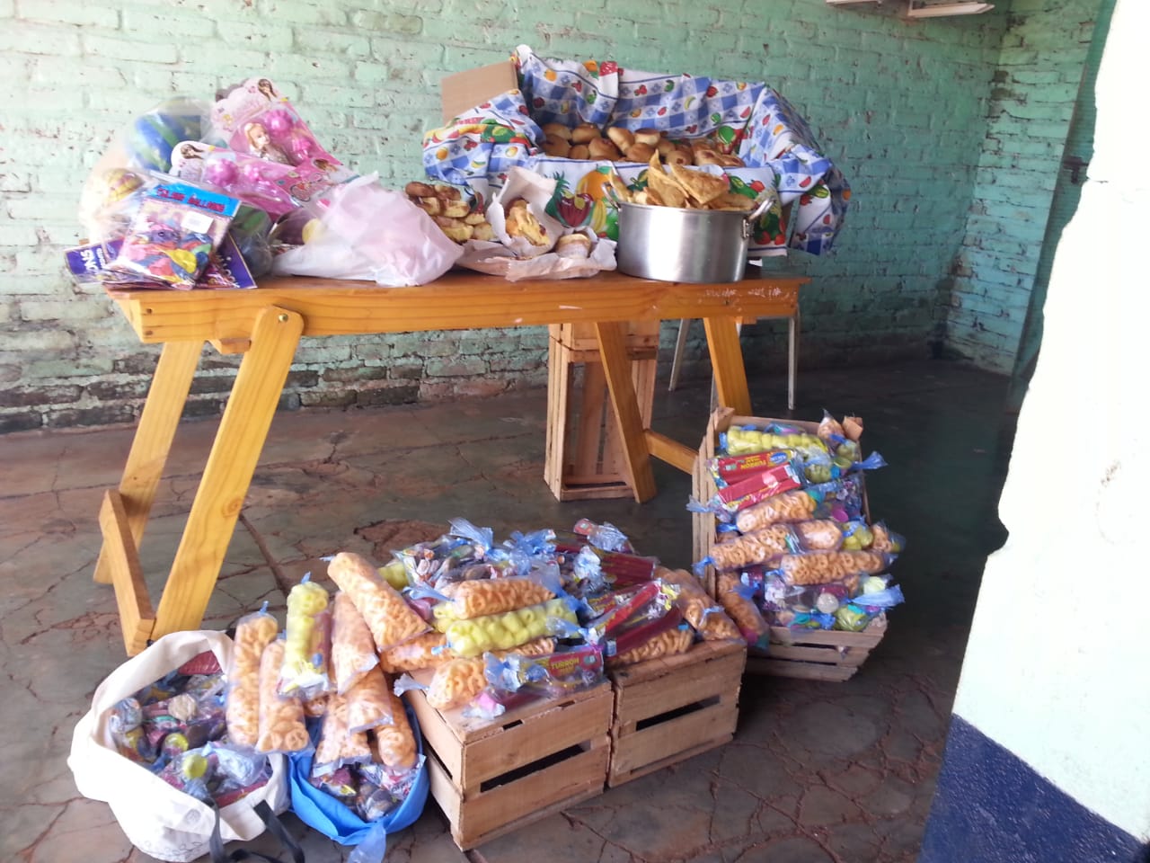 En Corpus vecinos solidarios agasajaron a los niños del barrio Santa Catalina