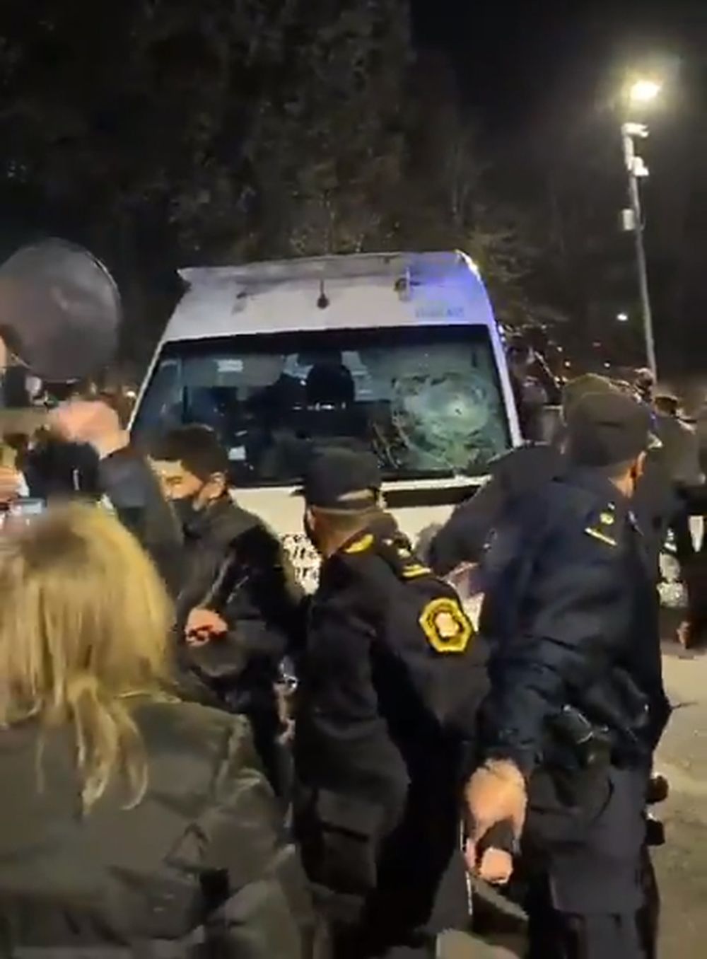 Repudio de los vecinos a Lázaro Báez: impidieron que ingrese al country