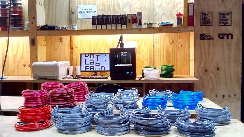 La Facultad de Arte y Diseño de la UNaM fabrica mascarillas 3D