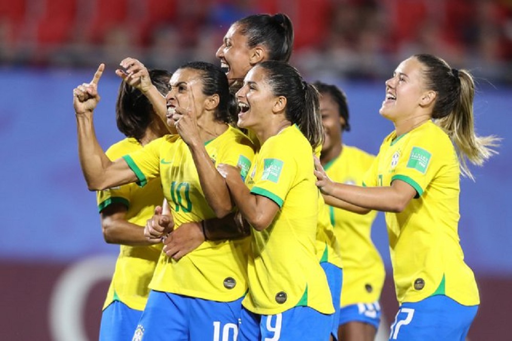 Brasil pagará igual a hombres y mujeres de sus selecciones de fútbol