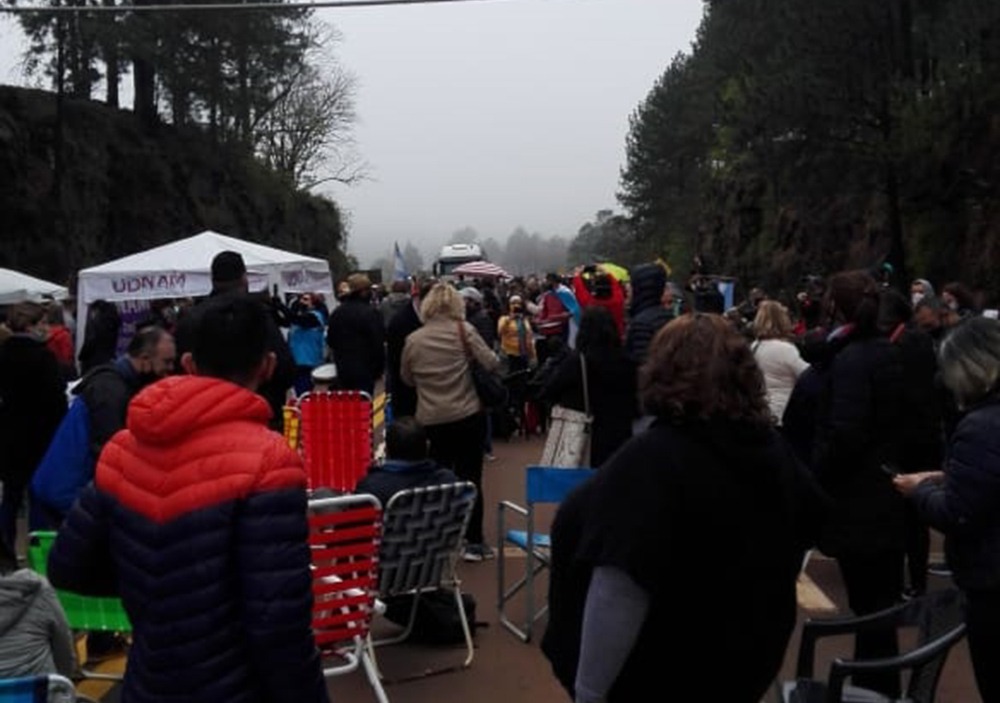 Docentes comienzan a llegar a Dos de Mayo para participar de la asamblea