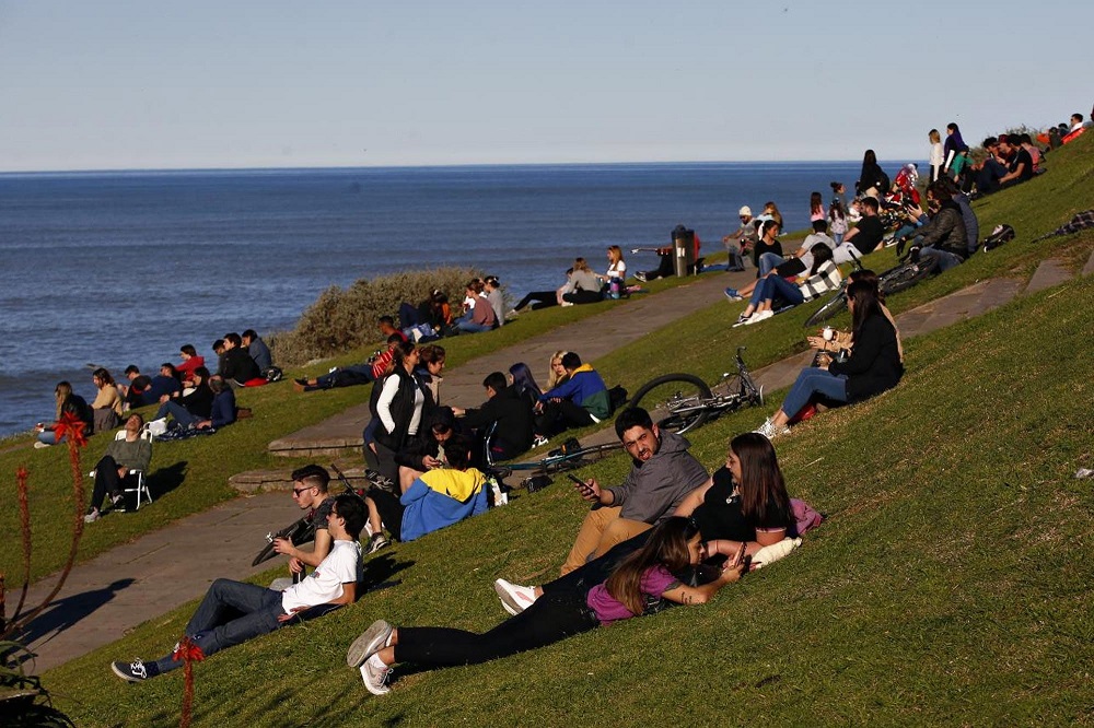 Misiones habilitó las reuniones sociales al aire libre