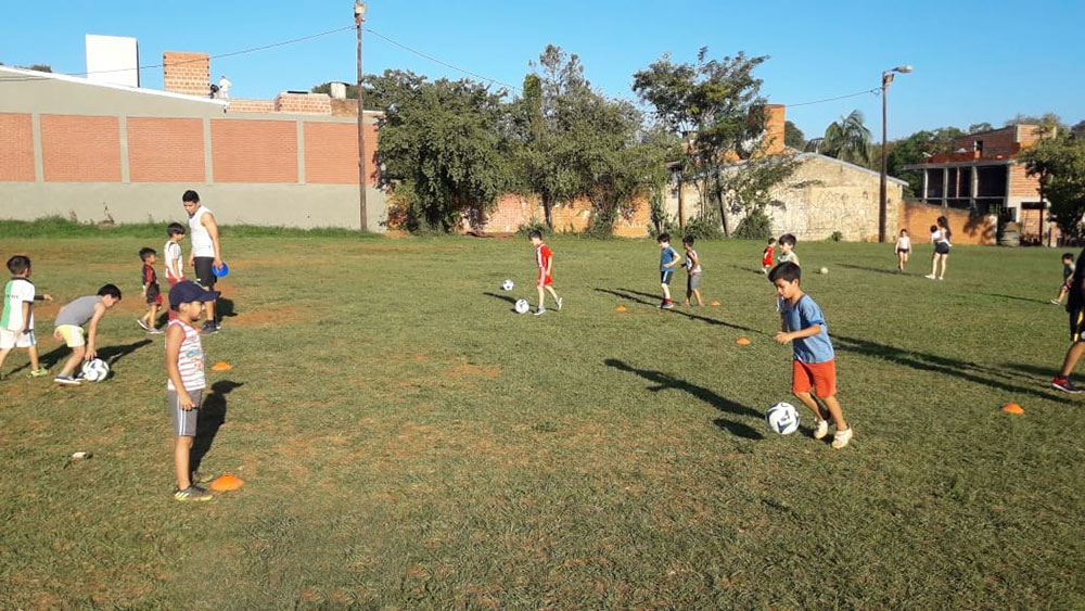 En plena pandemia y con fines sociales, nació una escuelita solidaria de fútbol