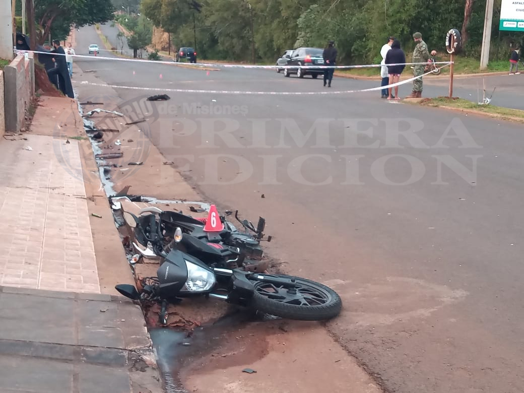 Un motociclista falleció tras chocar con un auto