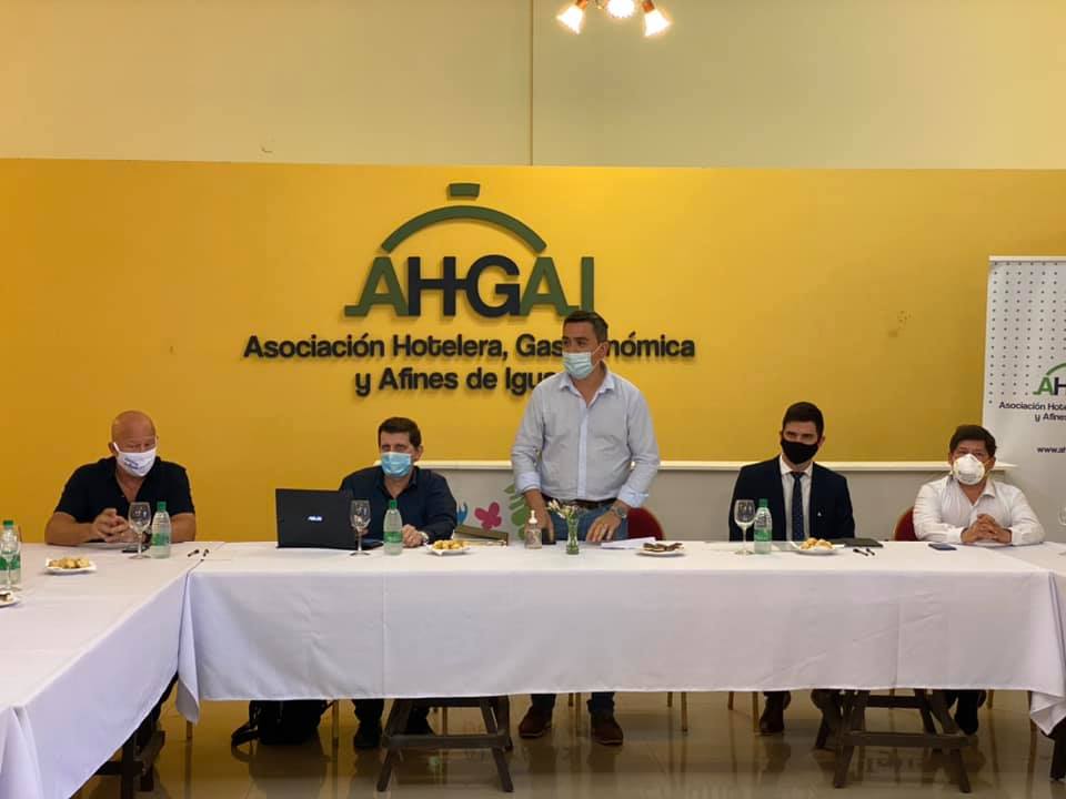 Funcionarios de la Provincia evaluaron medidas con empresarios turísticos