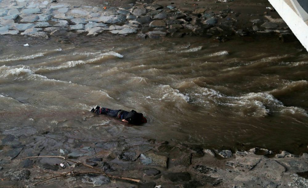 Chile: detienen al agente que tiró a un menor al río en una marcha