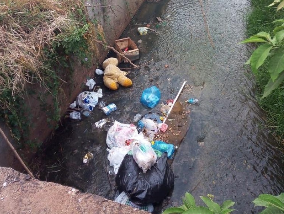 Reclaman limpieza del arroyo Antonica