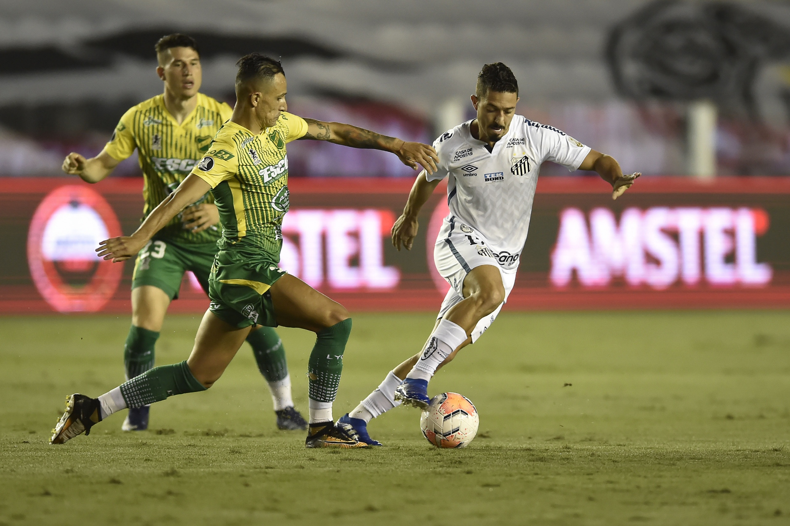 Libertadores: Defensa intentó la heroica en Brasil y se quedó sin octavos