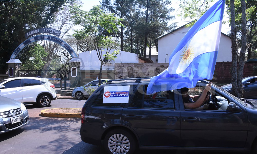 Banderazo en rechazo a cambios en los liceos