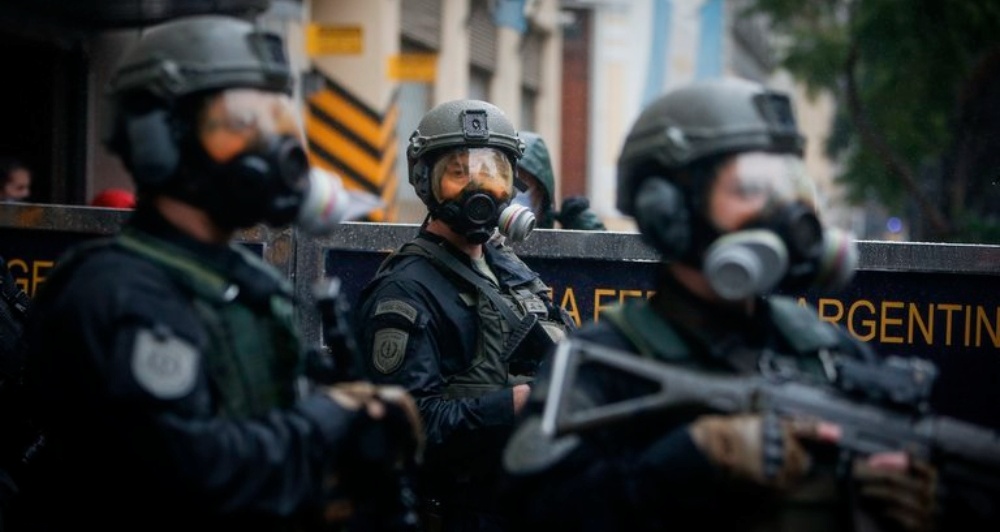 Crean un programa para regular el uso de armas de fuego en fuerzas federales