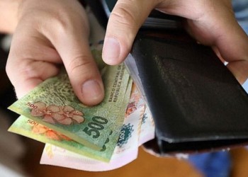 Salario: el Gobierno, empresarios y sindicalistas acordaron 28% de aumento