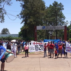 Iguazú manifestación frente a Prefectura