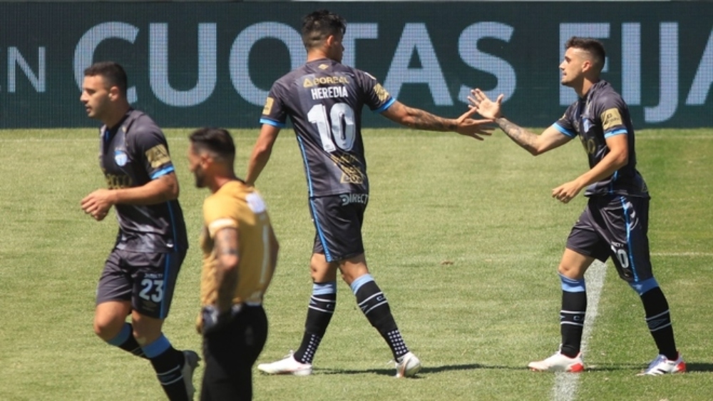 Atlético Tucumán le ganó sobre la hora a Arsenal y es líder del grupo 1