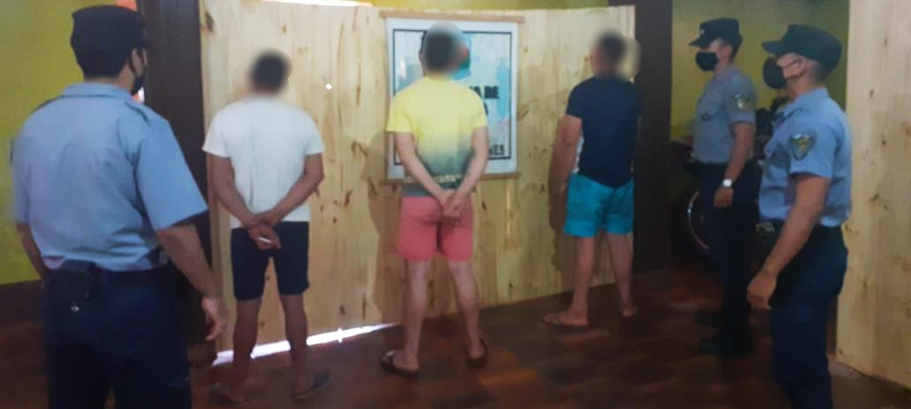 Dos jóvenes terminaron en el hospital tras el violento ataque de una patota