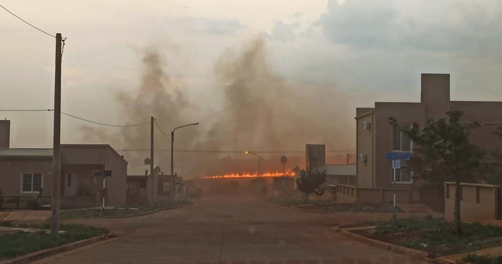 Alertan por incendio en cercanías a planta de gas de Itaembé Guazú