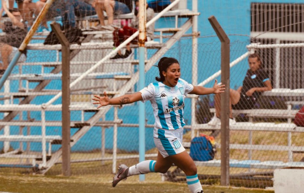 La misionera Milagros Otazú marcó un gol en la vuelta del fútbol femenino