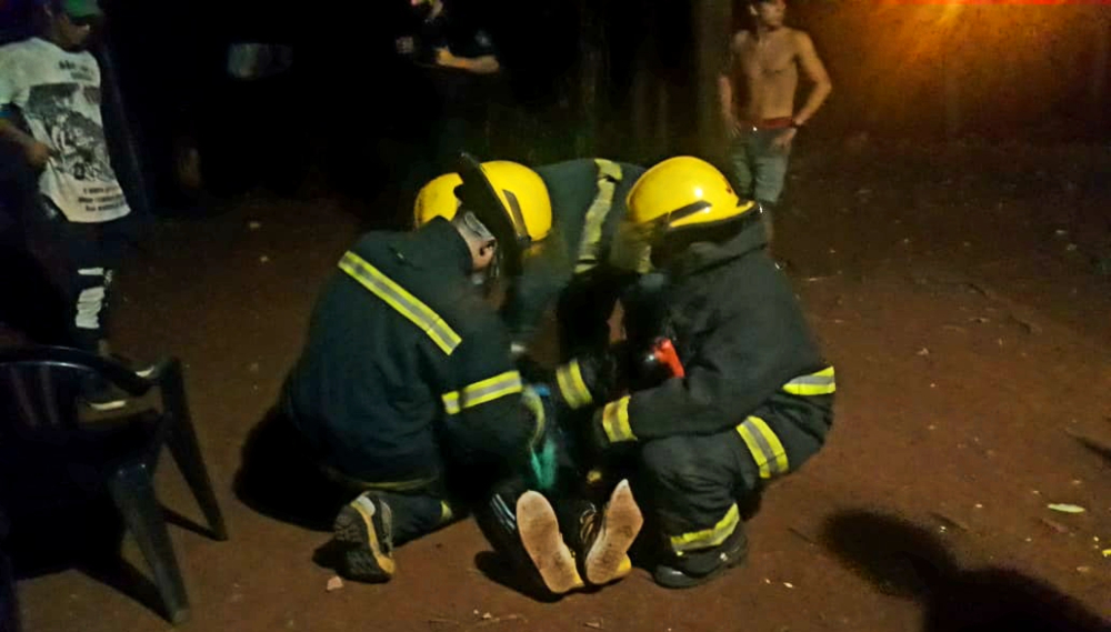 Joven grave tras ser acuchillado en la vía pública