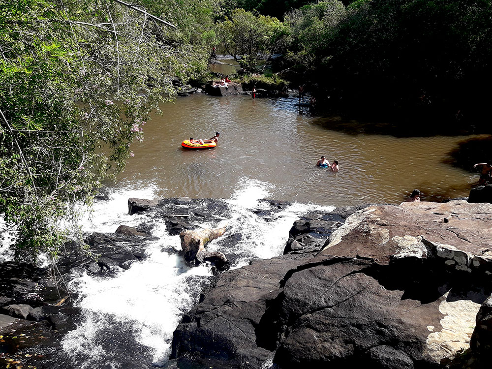 Arroyos, cascadas y camping para disfrutar