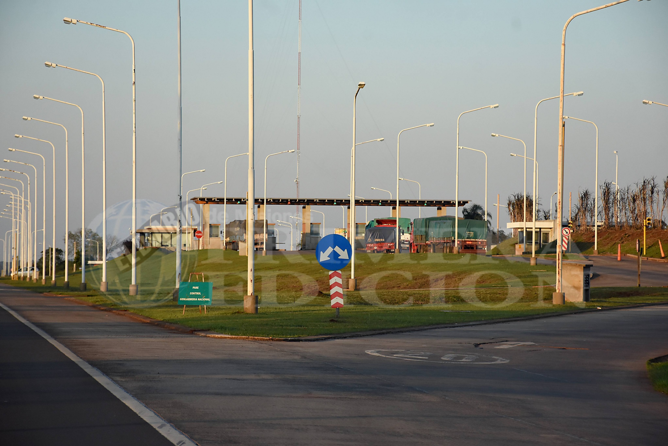 Productos más caros y faltantes: 12 años de “aduana paralela”