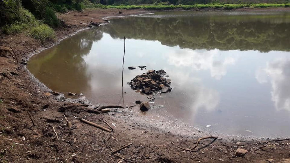 En Irigoyen sacan agua de un lago para potabilizar y repartir al pueblo