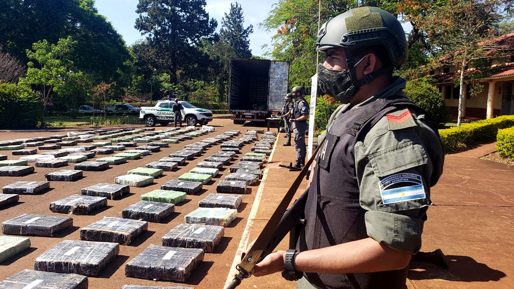 Detienen camión con cerca de diez toneladas de marihuana en Misiones
