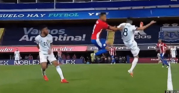 Palacios sufrió una fractura de columna por el rodillazo de Romero