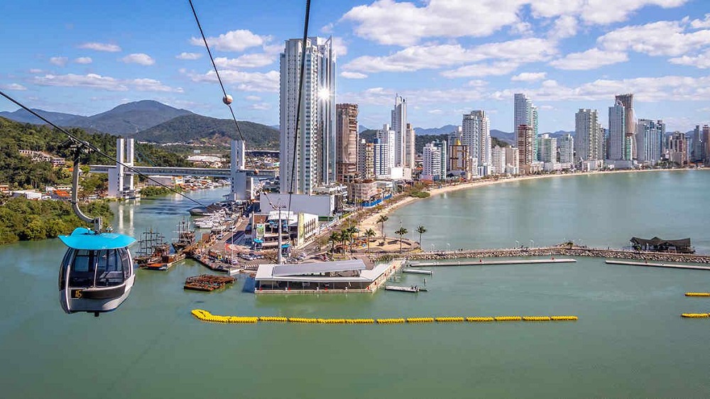 Estudiantes secundarios cambian Bariloche por Camboriú 2022