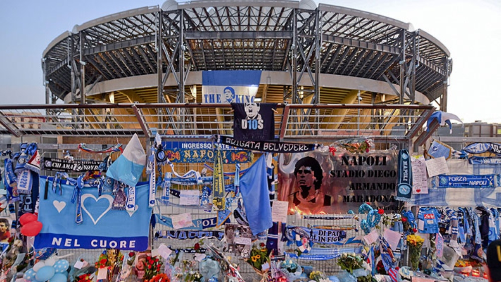 El estadio de Nápoles se llama formalmente “Diego Armando Maradona”