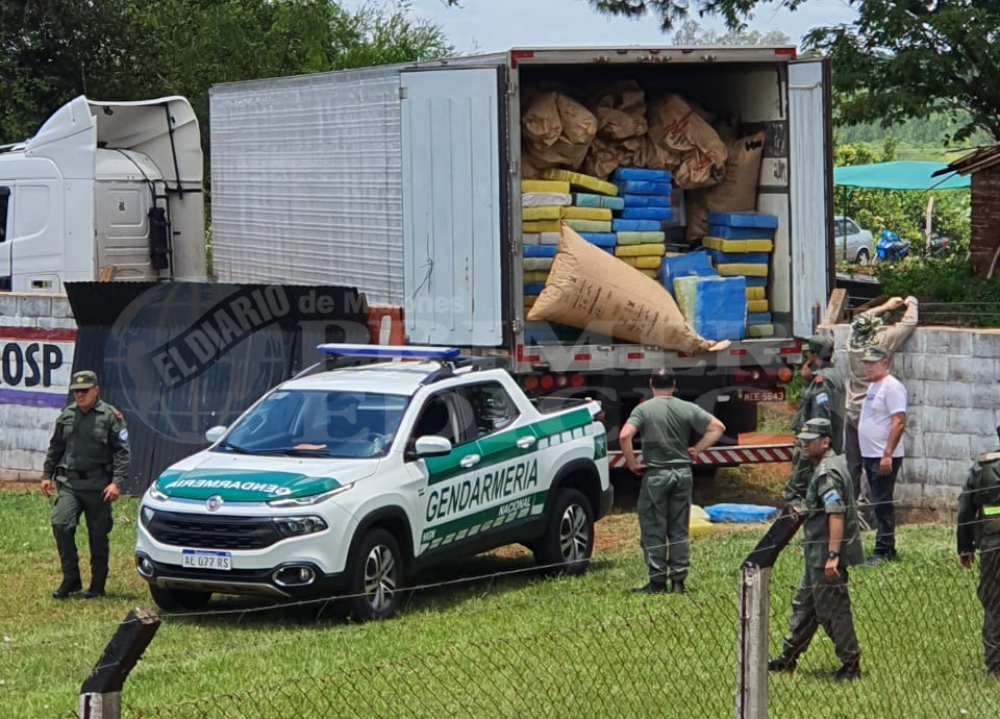 Secuestran camión brasileño con millonario cargamento de marihuana