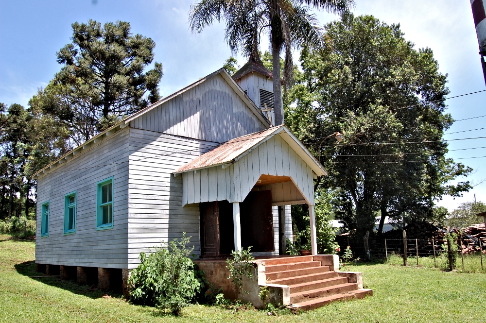 Una capilla en torno al poblado