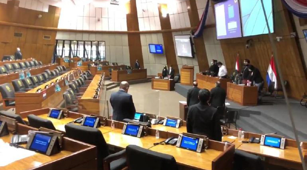Diputados paraguayos minutos de silencia abroto