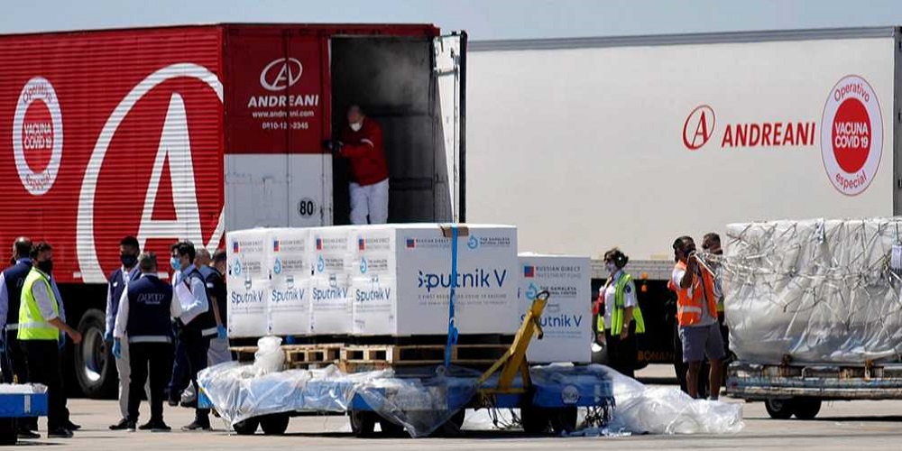 Comenzaron a distribuir las 300 mil dosis de la vacuna rusa