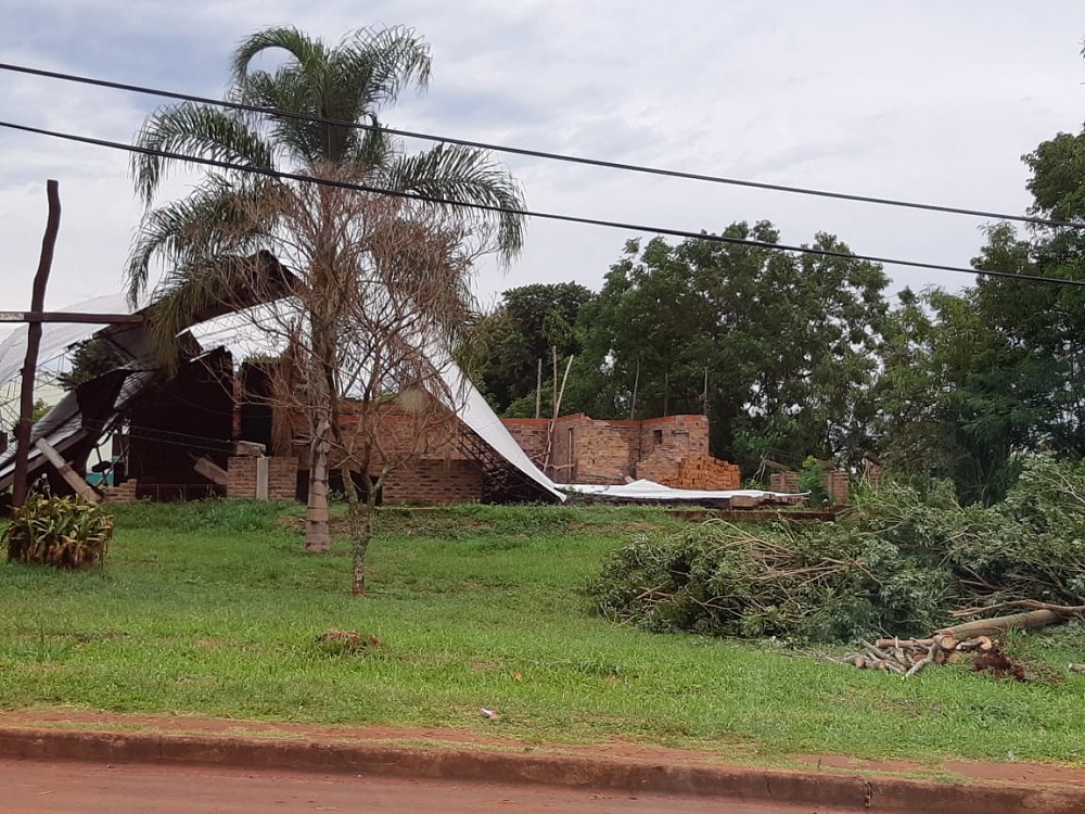 Temporal de viento y granizo causó destrozos en Azara