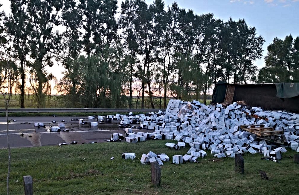 Camionero de Misiones chocó con un auto y una persona resultó muerta