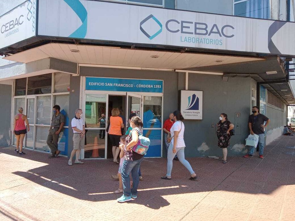 Aumentó la demanda de testeos de COVID-19 en los laboratorios