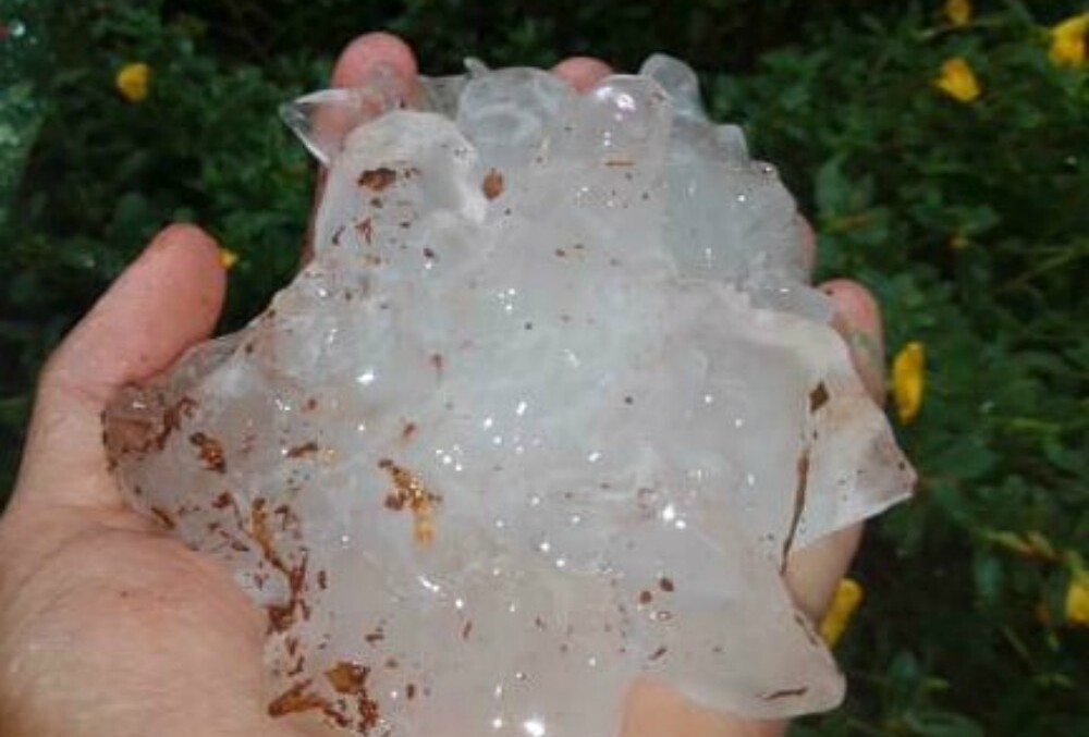 Se registró caída de granizo de gran tamaño en la zona Centro