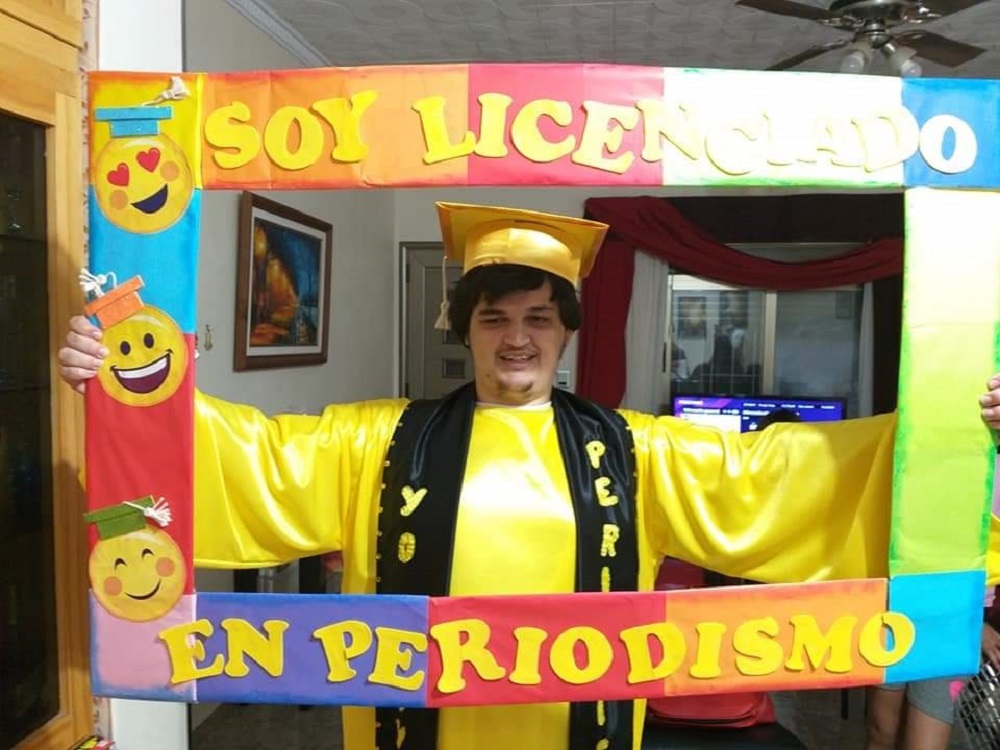 Superó todas las barreras y hoy es licenciado