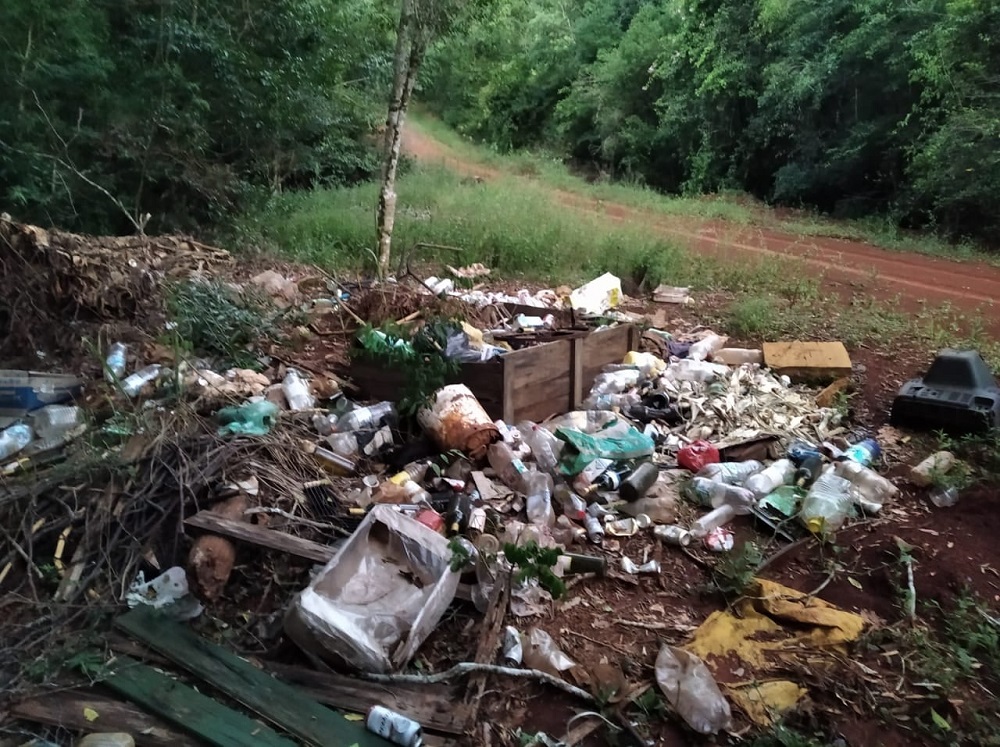 Indignación por minibasurales en Puerto Leoni
