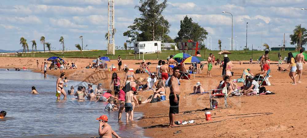 Muchos misioneros disfrutaron el “finde” largo en la playa de Miguel Lanús