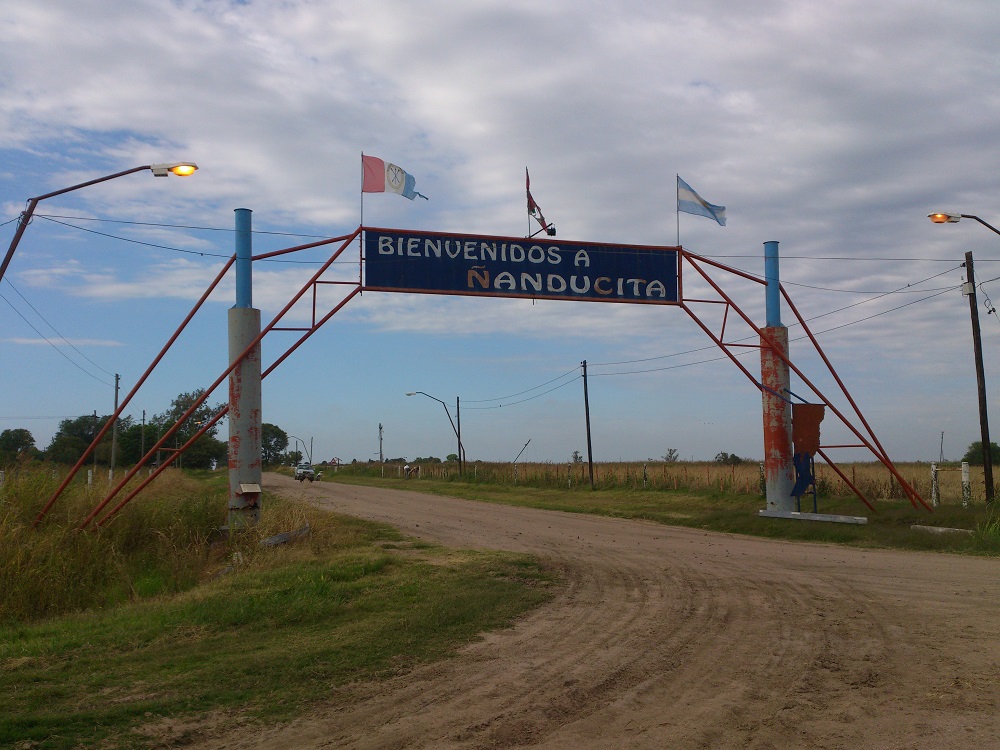 Dos mujeres a las piñas, disparos y 15 detenidos por un vitel toné