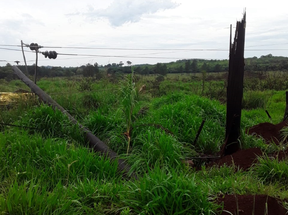 Apóstoles volvió a padecer cortes de luz por nueva caída de postes