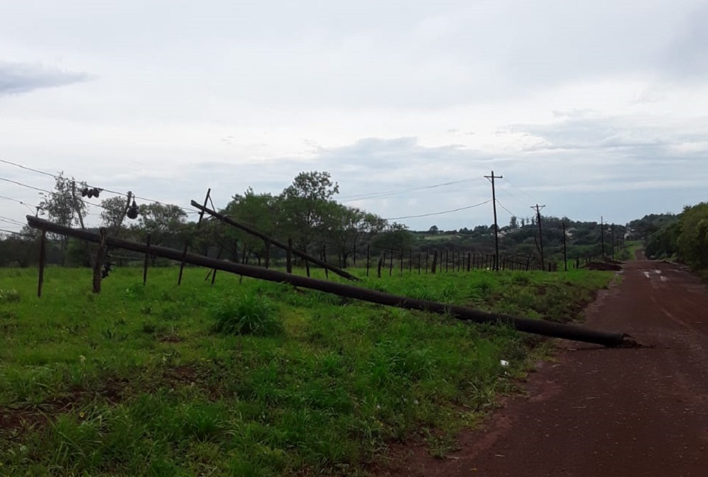 Apóstoles volvió a padecer cortes de luz por nueva caída de postes