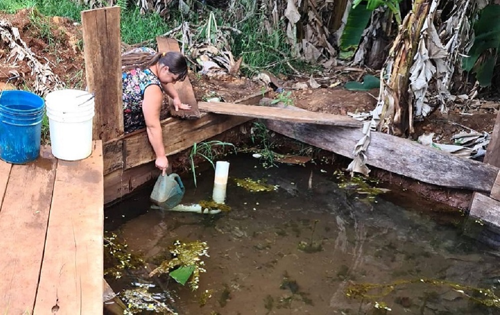 150 familias se abastecen de un pozo insalubre y reclaman el derecho al agua potable