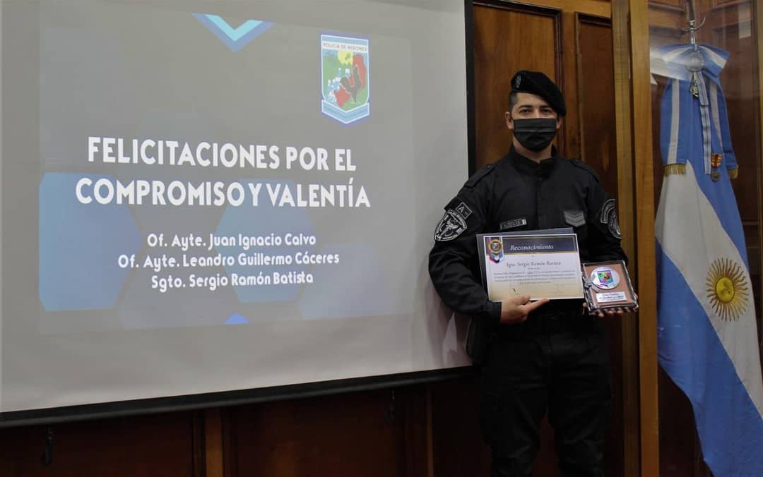 Reconocieron a los policías que rescataron a una mujer en el río Paraná