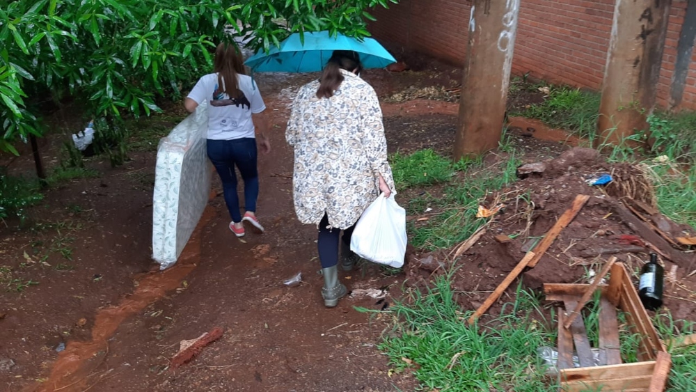 Asistencias a familias y árboles caídos tras las lluvias en Misiones