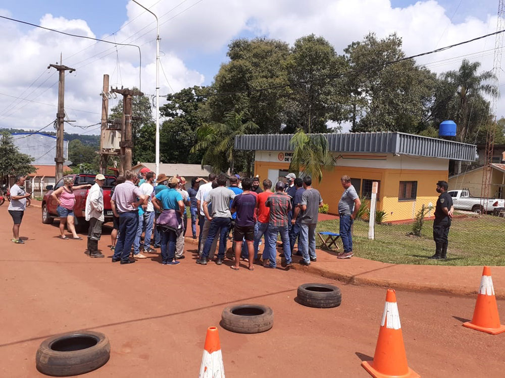 Vecinos de Cabureí protestaron por el pésimo servicio de EMSA