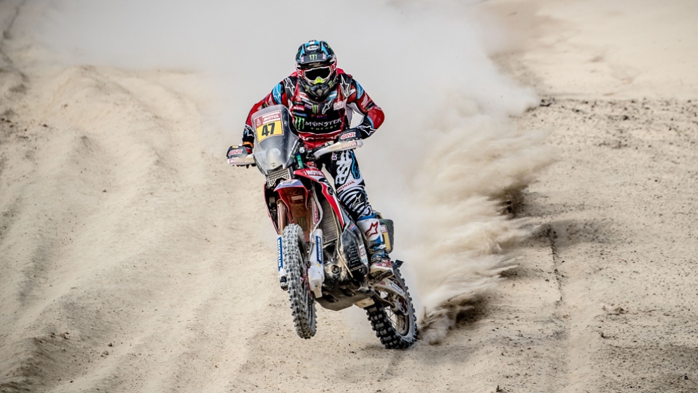 Tres argentinos en el top 10 de motos tras la primera etapa del Dakar