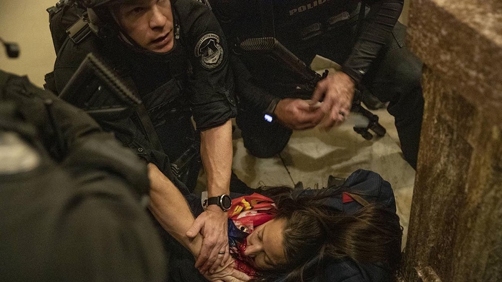 Caos en EEUU: murió una mujer que recibió un tiro en el Capitolio