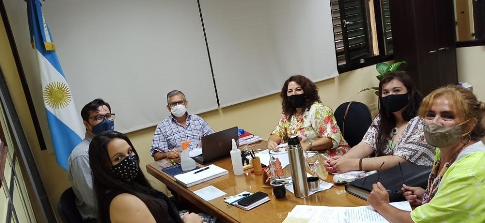 Reunión entre el Consejo General de Educación y el gremio docente UDA